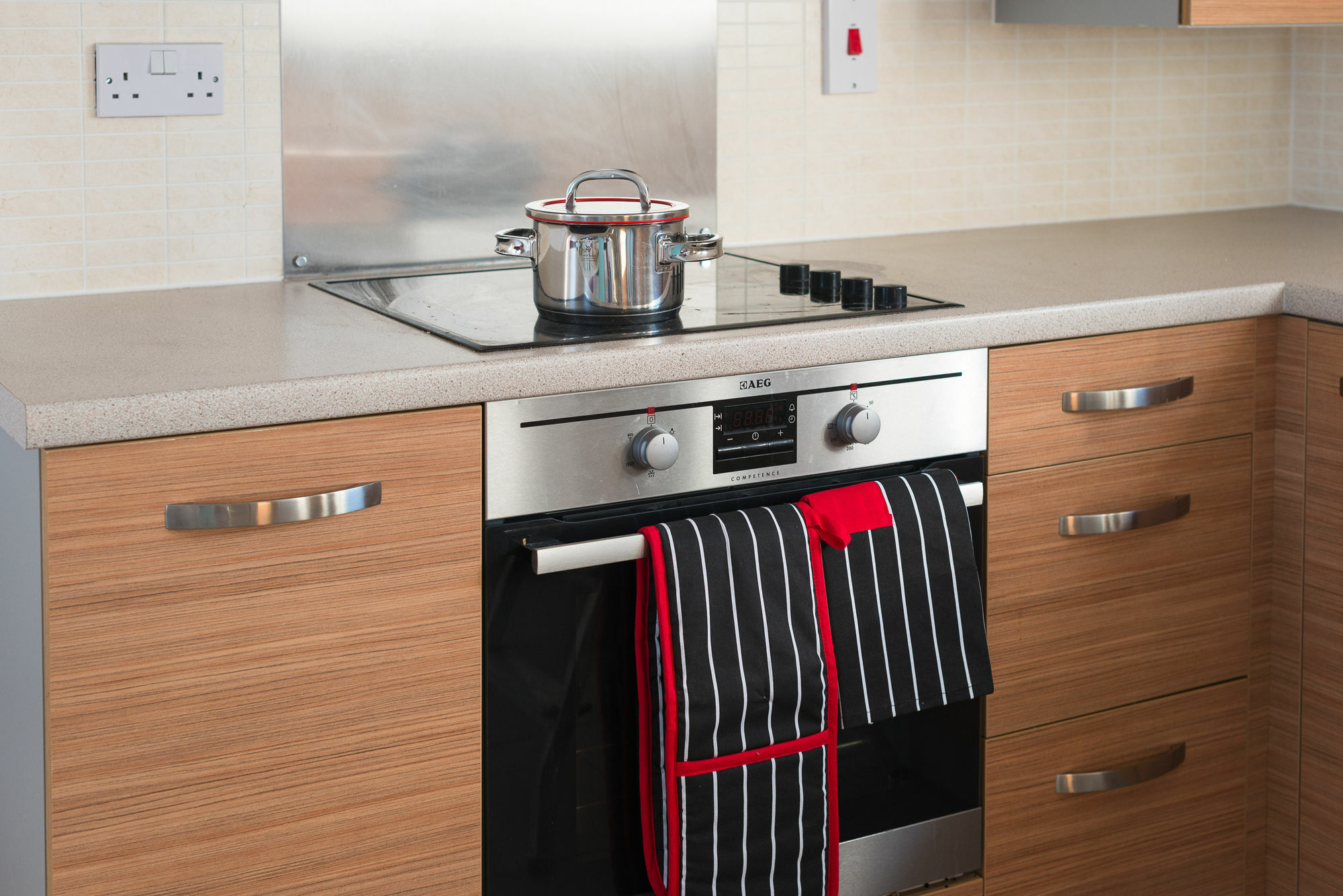 Cambridge Orchard Apartments - 2 Double Bedrooms エクステリア 写真
